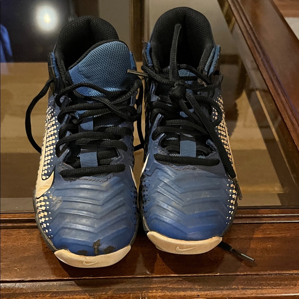 Lil boys size 2.5 Nike Alpha Fast flex cleats. We used them for soccer.
